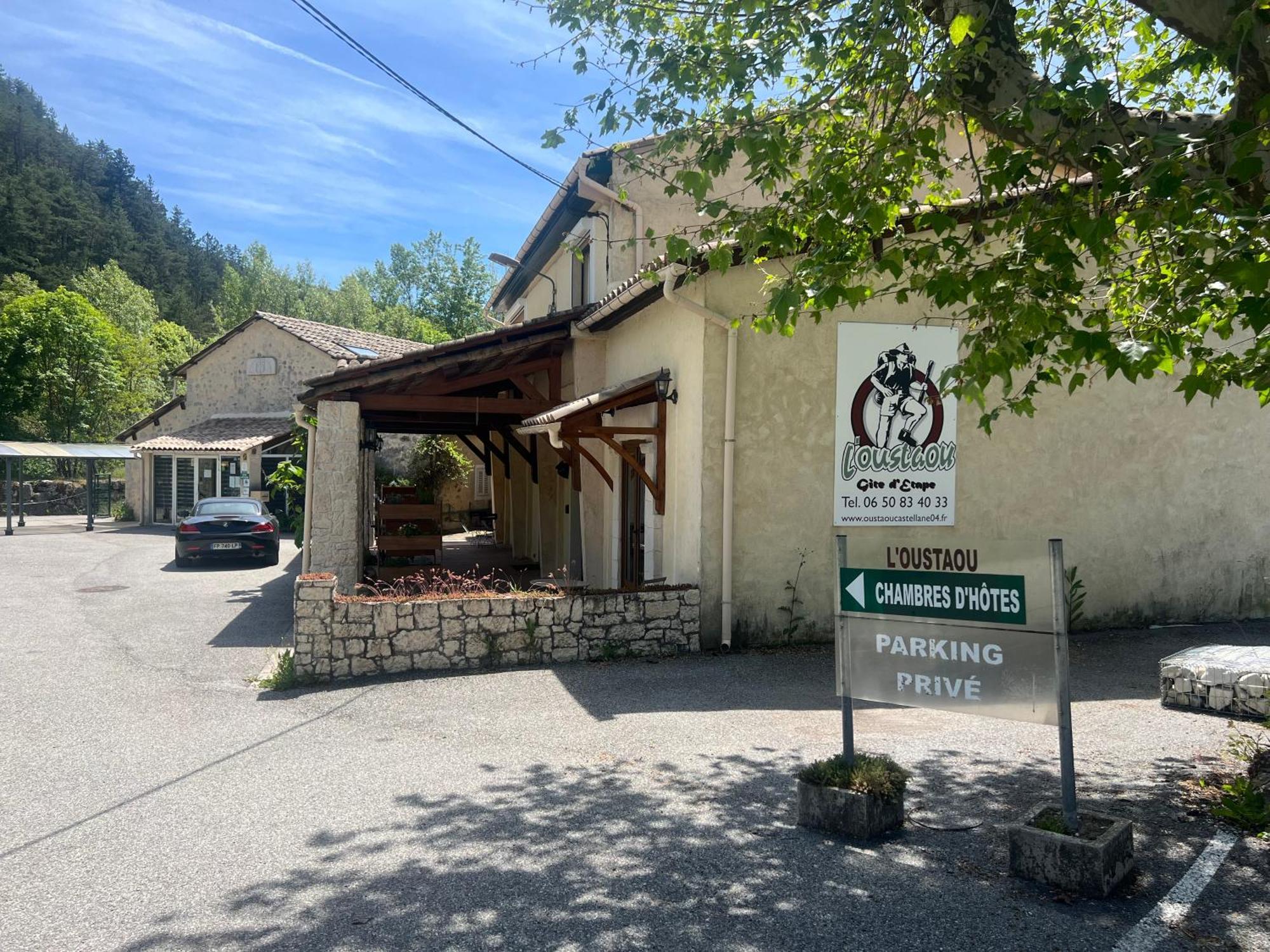 Auberge de jeunesse L'Oustaou à Castellane Extérieur photo