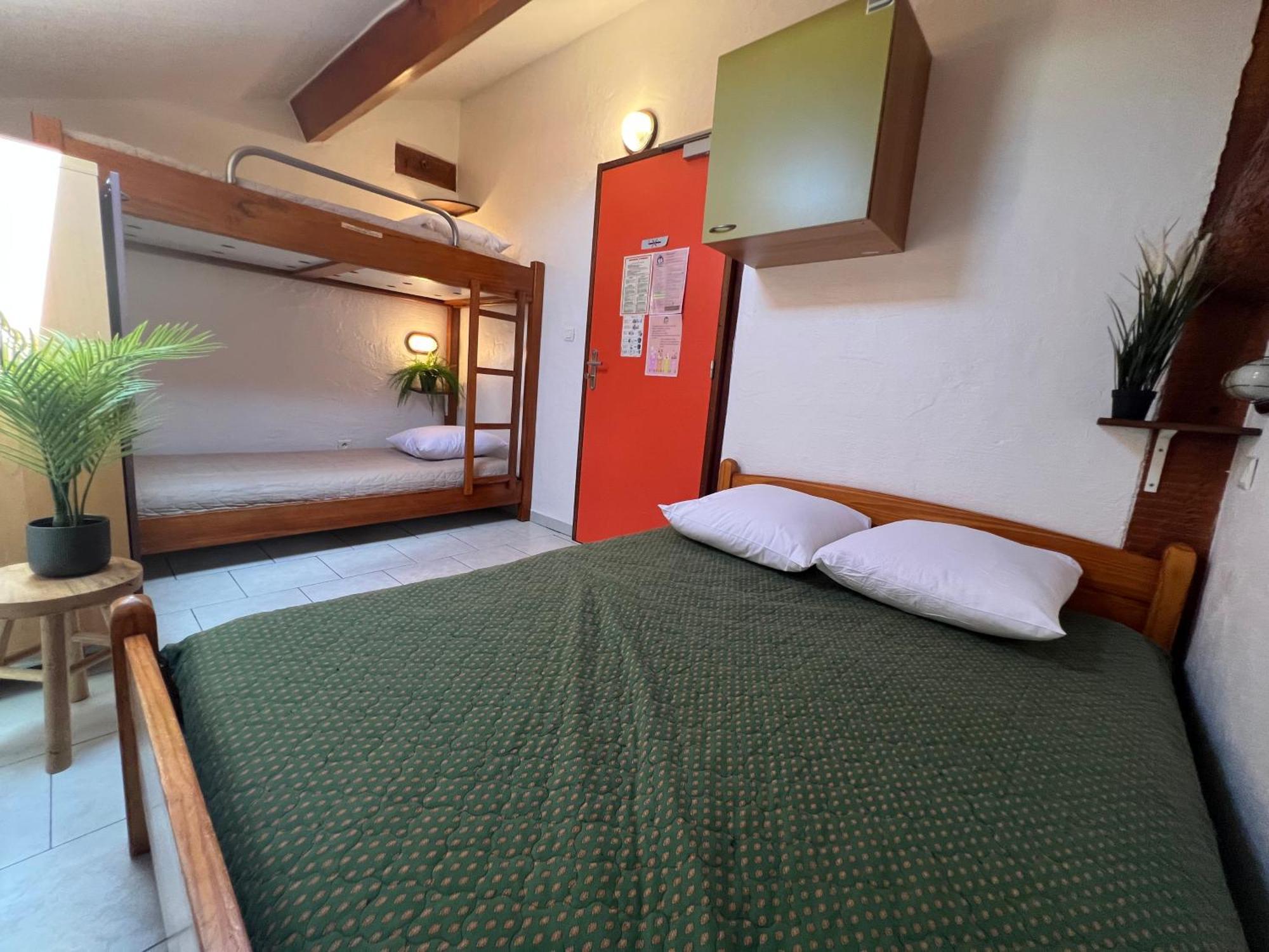 Auberge de jeunesse L'Oustaou à Castellane Extérieur photo