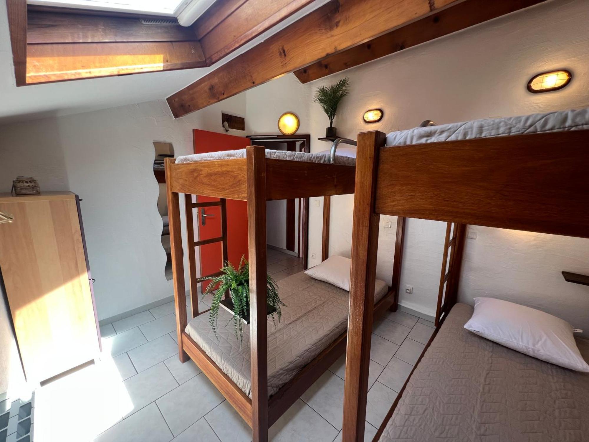Auberge de jeunesse L'Oustaou à Castellane Extérieur photo