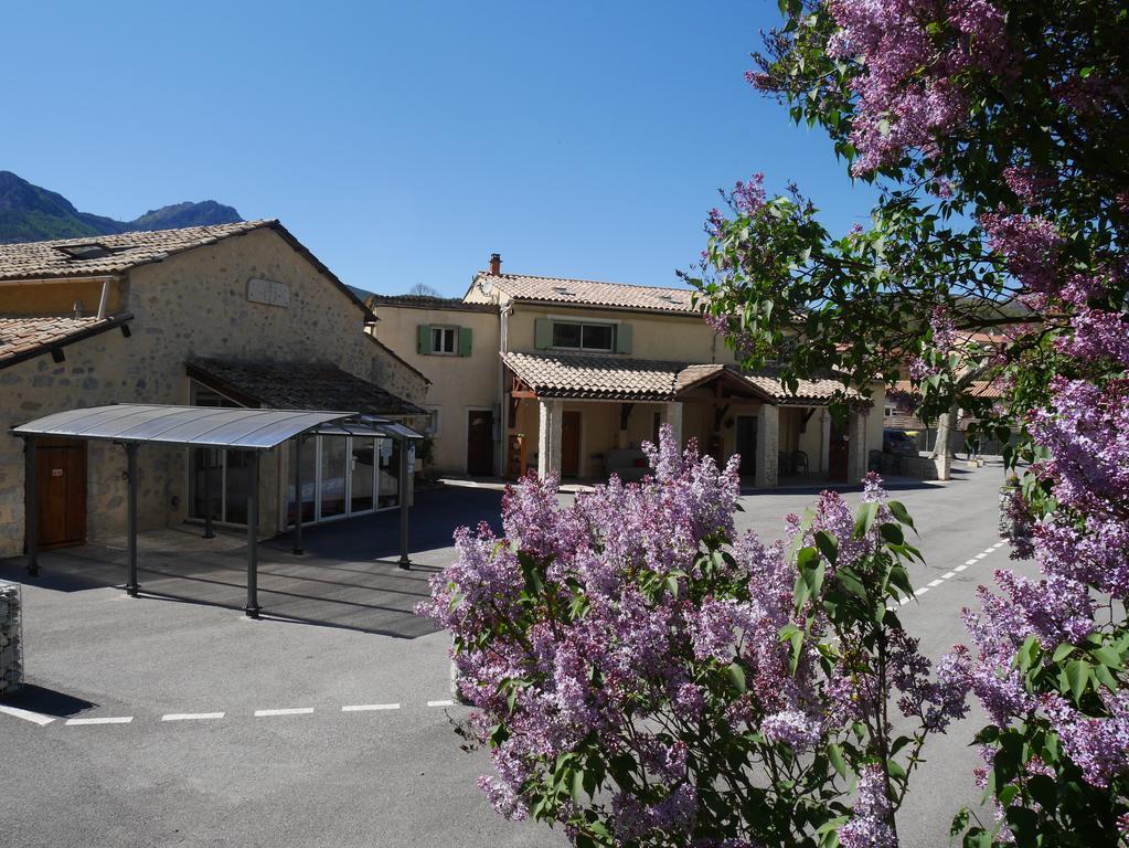 Auberge de jeunesse L'Oustaou à Castellane Extérieur photo